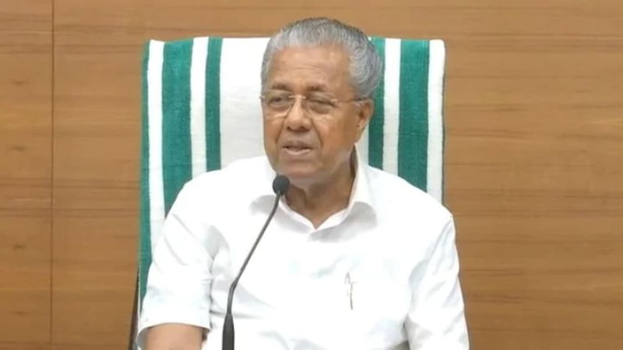 കേന്ദ്ര മാതൃകയില് മന്ത്രിമാരുടെ ശമ്പളം കുറക്കുമോ; മറുപടിയുമായി മുഖ്യമന്ത്രി കേന്ദ്ര മാതൃകയില് മന്ത്രിമാരുടെ ശമ്പളം കുറക്കുമോ; മറുപടിയുമായി മുഖ്യമന്ത്രി