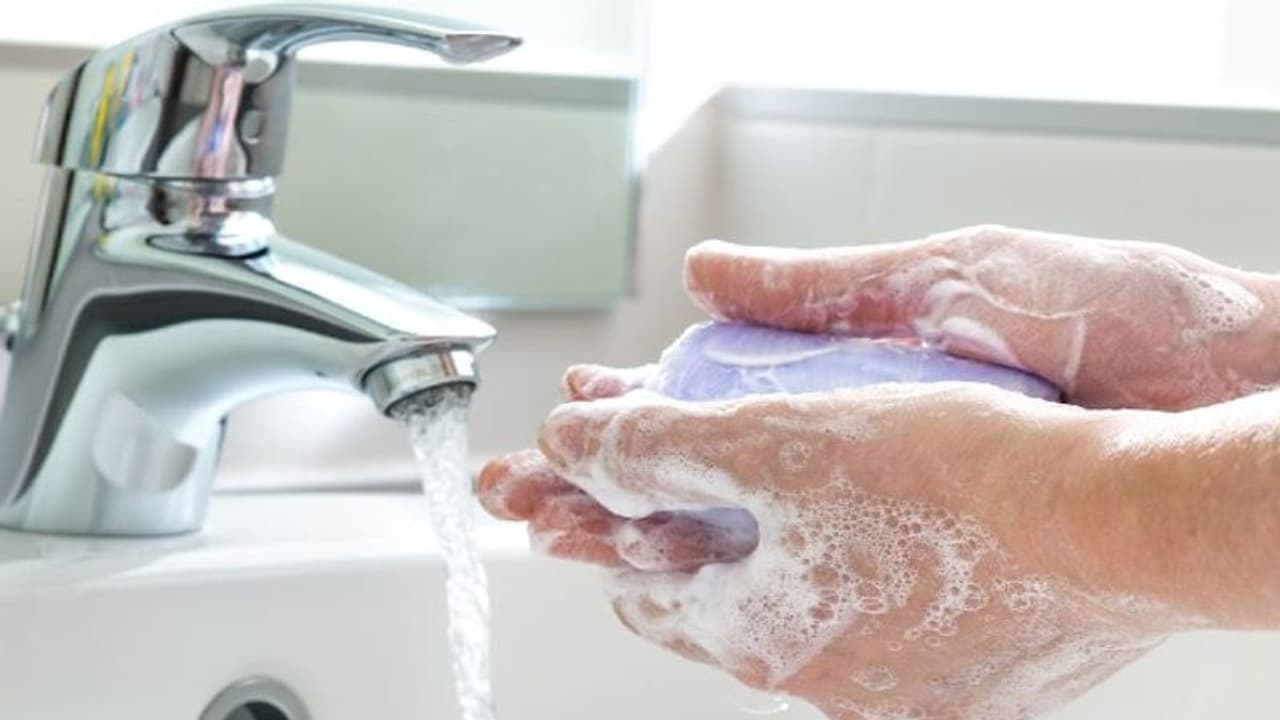 കൈകൾ സോപ്പ് ഉപയോഗിച്ച് തന്നെ കഴുകണം, ലാൻസെറ്റ് പഠനം പറയുന്നത് കൈകൾ സോപ്പ് ഉപയോഗിച്ച് തന്നെ കഴുകണം, ലാൻസെറ്റ് പഠനം പറയുന്നത്