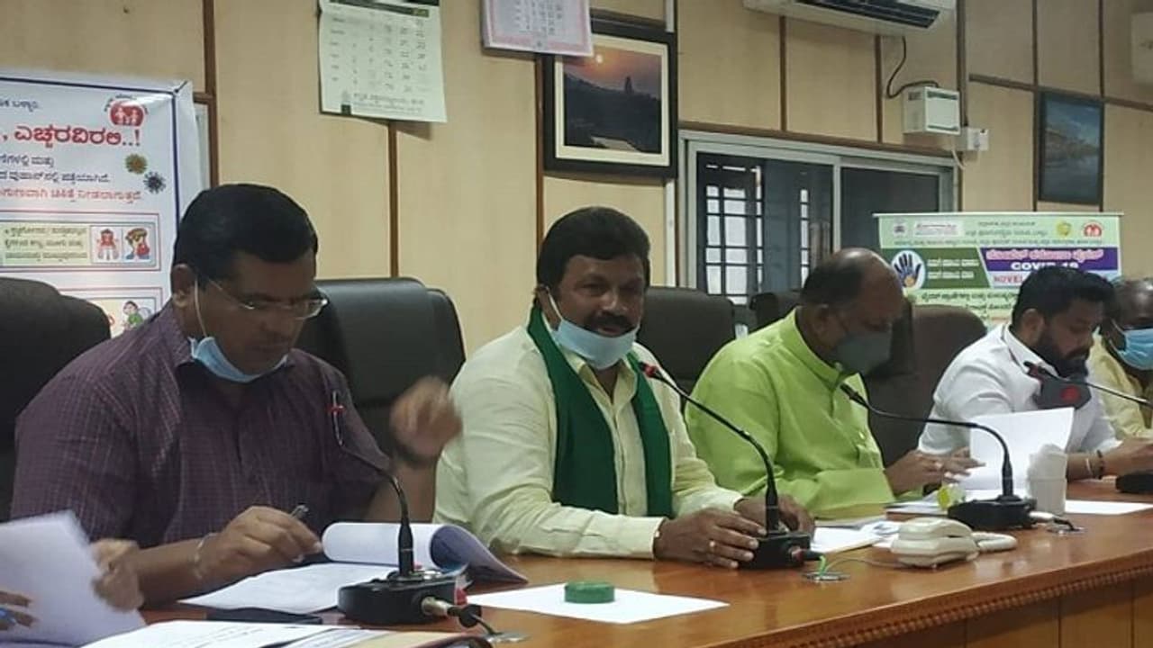 ಕೃಷಿ ಚಟುವಟಿಕೆ: 'ಮುಕ್ತ ಸಂಚಾರಕ್ಕೆ ರೈತರಿಗೆ ಗ್ರೀನ್ಪಾಸ್ ನೀಡಲು ಕ್ರಮ' ಕೃಷಿ ಚಟುವಟಿಕೆ: 'ಮುಕ್ತ ಸಂಚಾರಕ್ಕೆ ರೈತರಿಗೆ ಗ್ರೀನ್ಪಾಸ್ ನೀಡಲು ಕ್ರಮ'