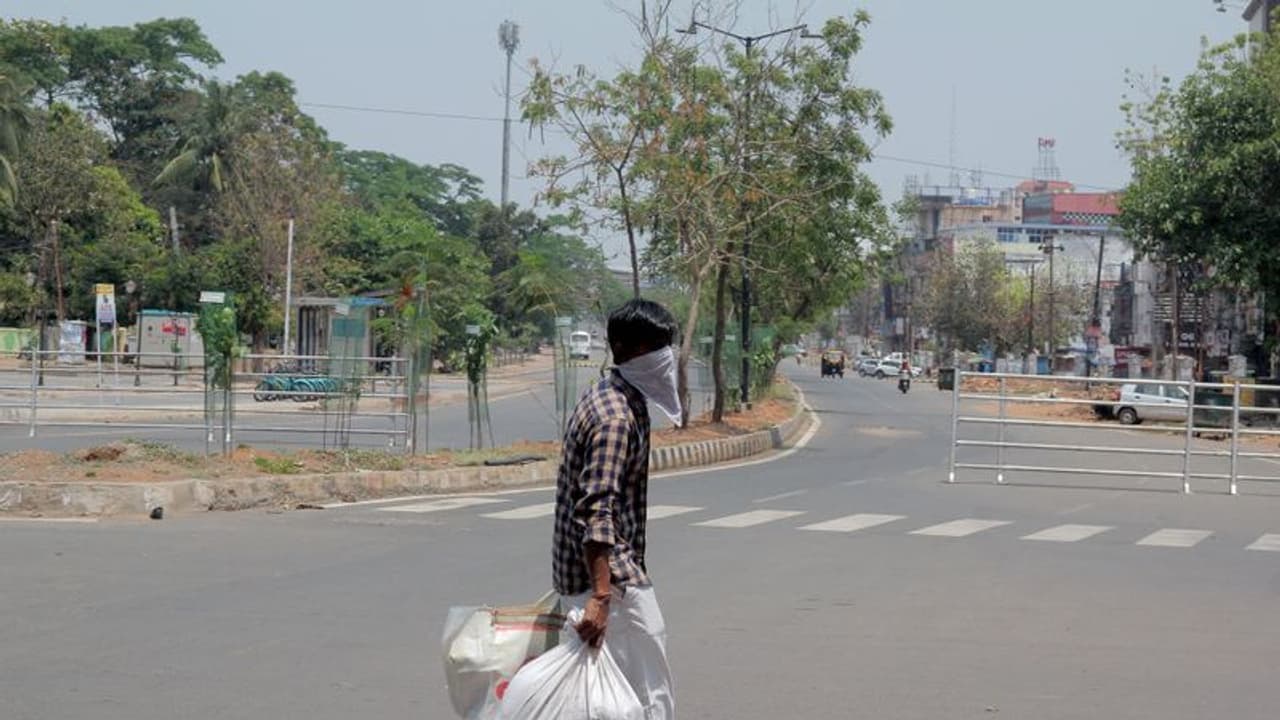 कोरोना अपडेट्स@9 April: कर्नाटक में 10 नए केस, गुजरात में 48 साल के शख्स की मौत, देश में 6 हजार पॉजिटिव कोरोना अपडेट्स@9 April: कर्नाटक में 10 नए केस, गुजरात में 48 साल के शख्स की मौत, देश में 6 हजार पॉजिटिव