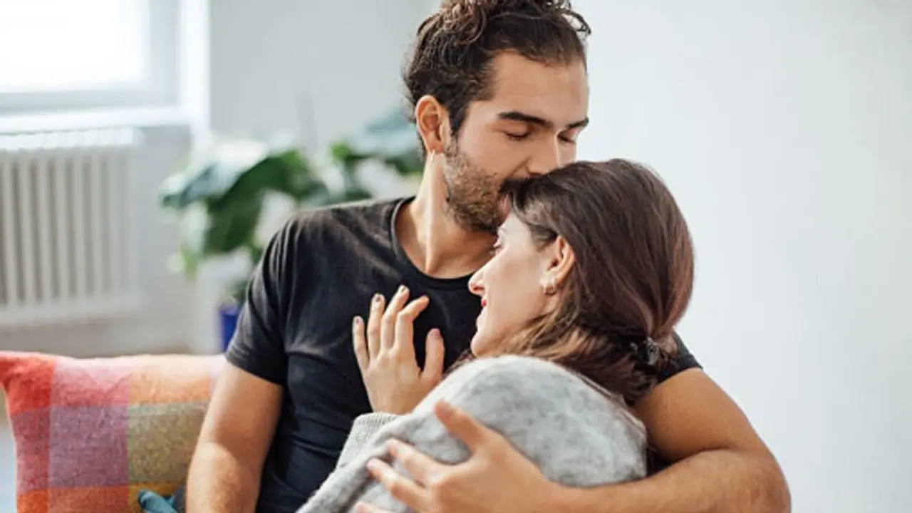 ఇంట్లో ఇల్లాలు, ఆఫీసులో ప్రియురాలు.. లాక్ డౌన్ తో స్టోరీలో టర్న్ పాయింట్ ఇంట్లో ఇల్లాలు, ఆఫీసులో ప్రియురాలు.. లాక్ డౌన్ తో స్టోరీలో టర్న్ పాయింట్