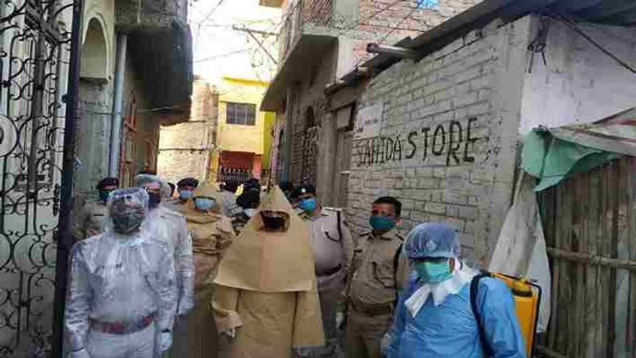 बिहार का जुगाड़; सरकार से नहीं मिला तो कोरोना से बचाव के लिए पुलिस ने बनाया जुगाड़ PPE सूट बिहार का जुगाड़; सरकार से नहीं मिला तो कोरोना से बचाव के लिए पुलिस ने बनाया जुगाड़ PPE सूट