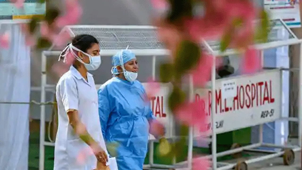 കോഴിക്കോട്ട് മാസ്ക് പരിശോധന കർശനമാക്കി പൊലീസ്: കാൽനട യാത്രക്കാരും പിടിയിൽ കോഴിക്കോട്ട് മാസ്ക് പരിശോധന കർശനമാക്കി പൊലീസ്: കാൽനട യാത്രക്കാരും പിടിയിൽ