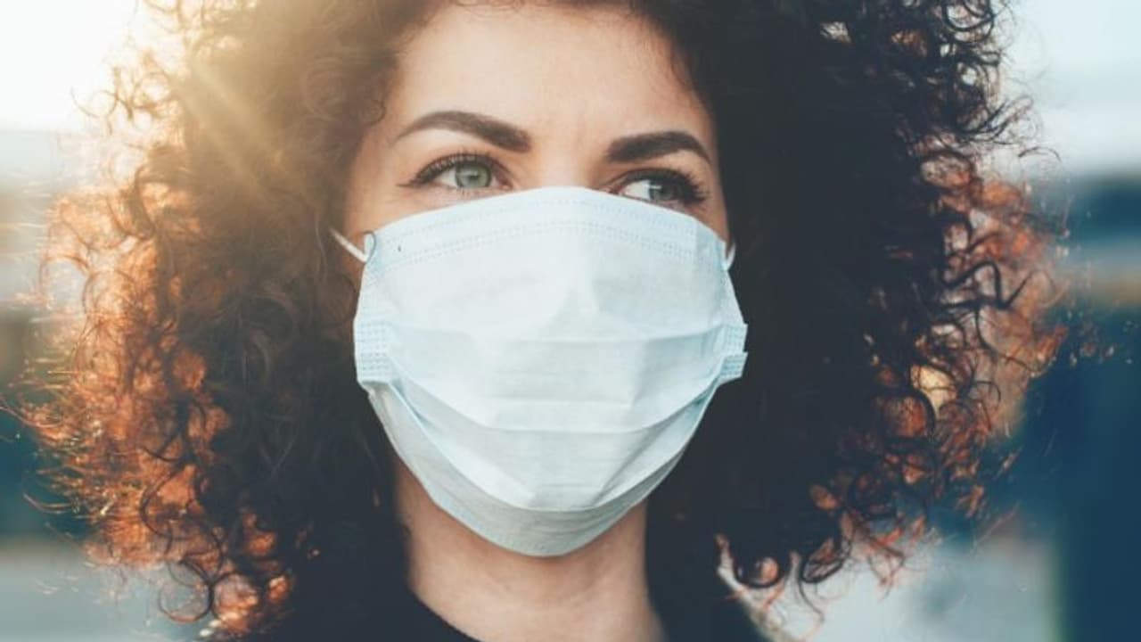 బహిరంగ ప్రదేశాల్లో మాస్కులు తప్పనిసరి... లేకుంటే రూ.1000 జరిమానా బహిరంగ ప్రదేశాల్లో మాస్కులు తప్పనిసరి... లేకుంటే రూ.1000 జరిమానా