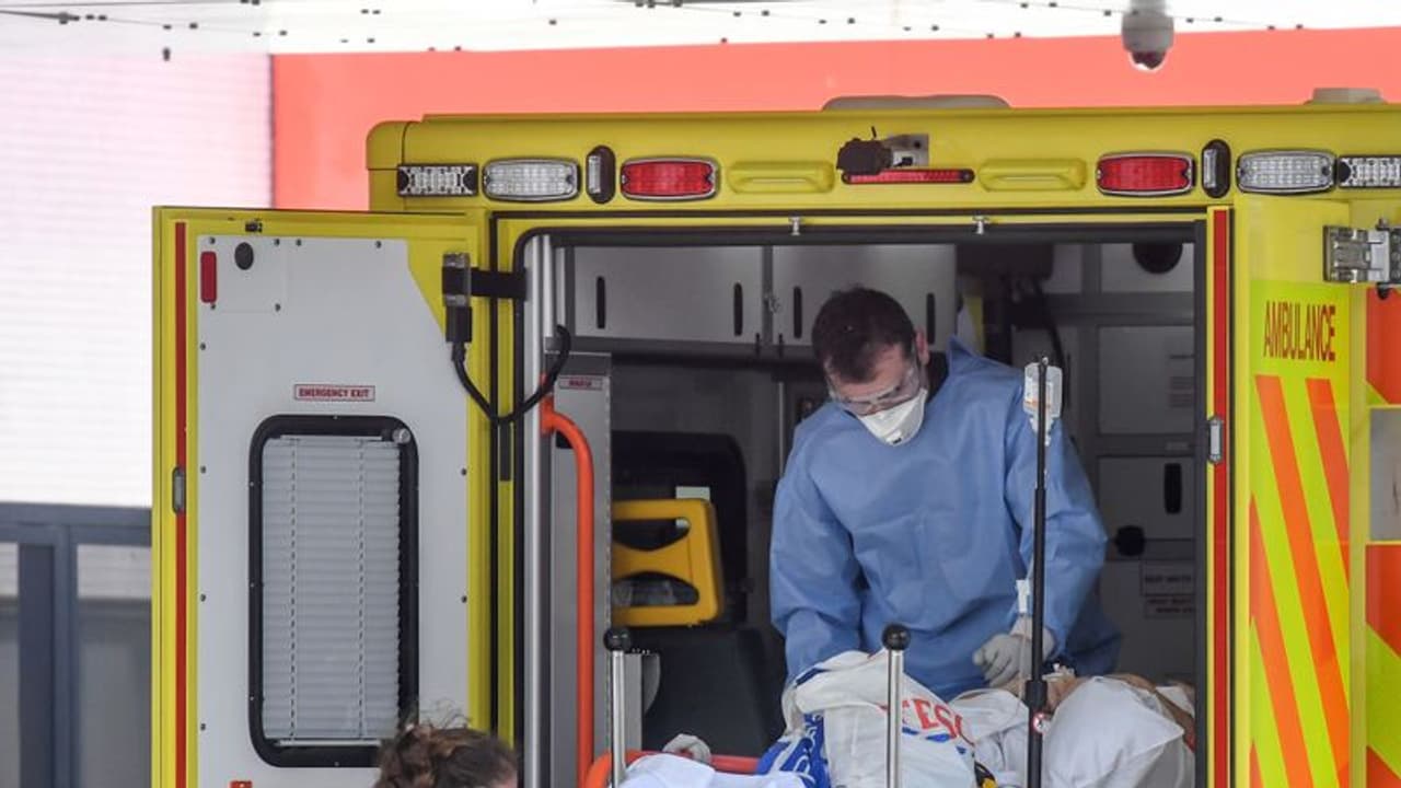 உயிரிழந்தவர்களின் எண்ணிக்கை 1 லட்சத்தை கடந்தது...!! எண்ணிக்கை மேலும் உயரும் என அதிர்ச்சி..!! உயிரிழந்தவர்களின் எண்ணிக்கை 1 லட்சத்தை கடந்தது...!! எண்ணிக்கை மேலும் உயரும் என அதிர்ச்சி..!!