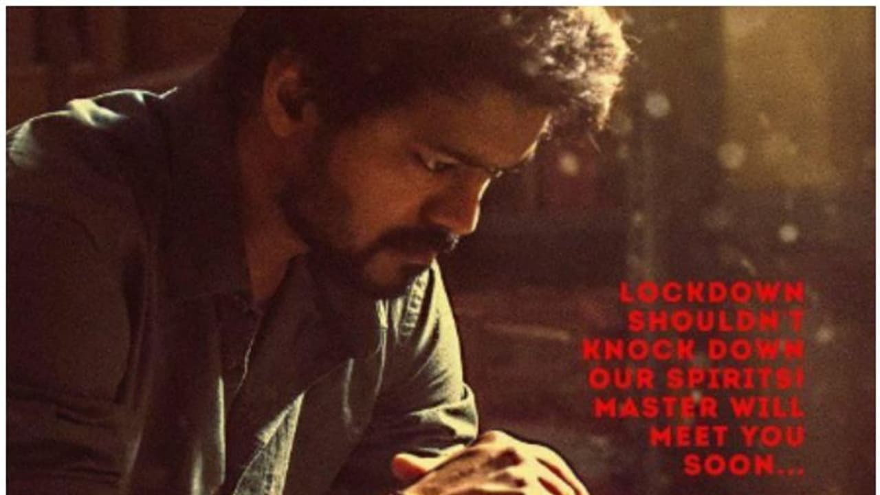 ആദ്യം അതിജീവിക്കാം, പിന്നീട് ആഘോഷം; മാസ്റ്ററിന്റെ പുതിയ പോസ്റ്ററുമായി സംവിധായകൻ ആദ്യം അതിജീവിക്കാം, പിന്നീട് ആഘോഷം; മാസ്റ്ററിന്റെ പുതിയ പോസ്റ്ററുമായി സംവിധായകൻ