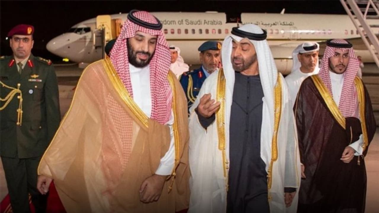 सउदी अरब में शाही परिवार के 150 लोग कोरोना की चपेट में, किंग और क्राउन प्रिंस सलमान भी आइसोलेशन में गए सउदी अरब में शाही परिवार के 150 लोग कोरोना की चपेट में, किंग और क्राउन प्रिंस सलमान भी आइसोलेशन में गए