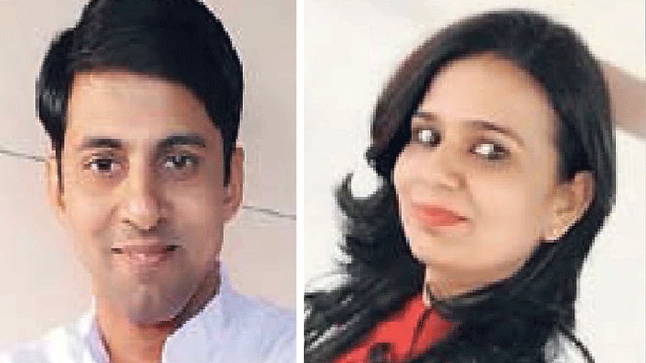 लोगों की जान बचाने 15 घंटे ड्यूटी कर रहे हैं यह पति पत्नी, कई दिन से नहीं देखा 3 साल के बेटे का मुंह लोगों की जान बचाने 15 घंटे ड्यूटी कर रहे हैं यह पति पत्नी, कई दिन से नहीं देखा 3 साल के बेटे का मुंह