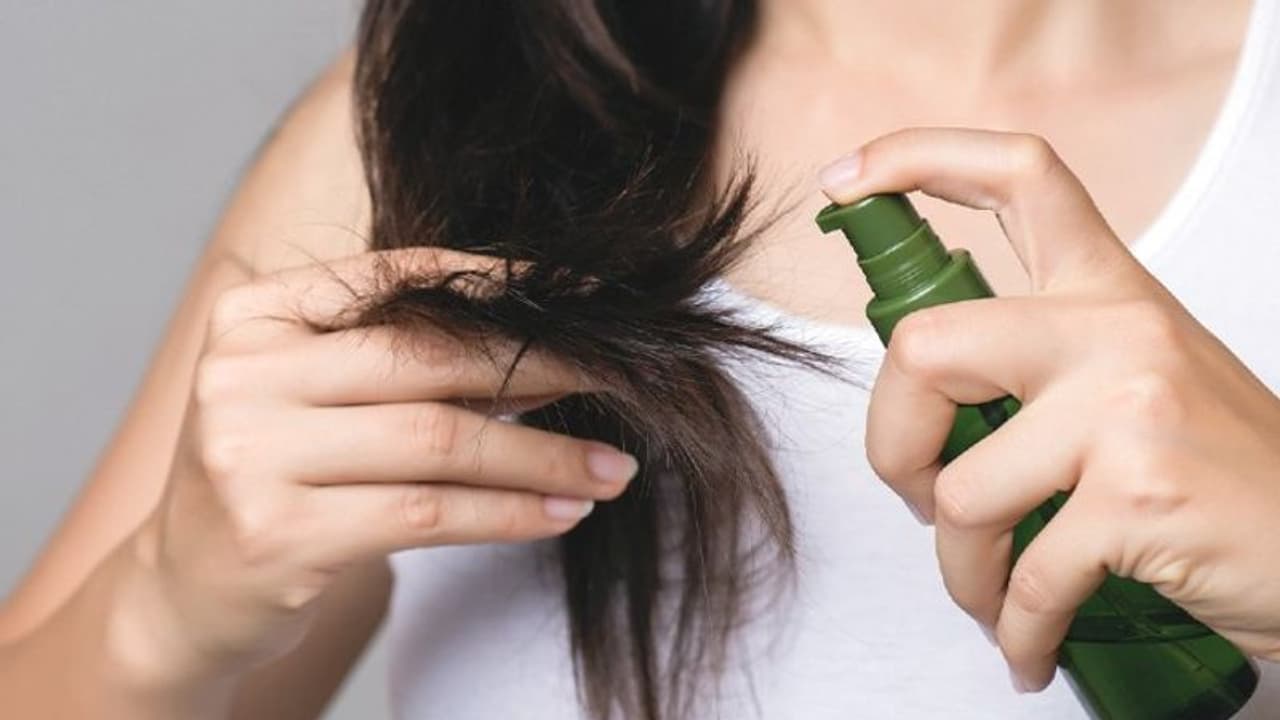তেল দিলেও কমছে না চুল পড়া, এই পাঁচটি ভুল করছেন না তো? তেল দিলেও কমছে না চুল পড়া, এই পাঁচটি ভুল করছেন না তো?