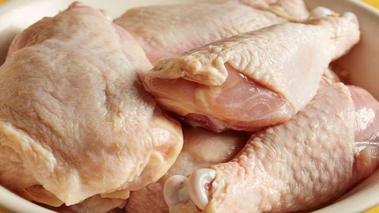 ചെമ്മീനിന് പിന്നാലെ ഇറക്കുമതി ചെയ്ത കോഴിയിറച്ചിയിലും കൊറോണ വൈറസ് കണ്ടെത്തിയെന്ന് ചൈന ചെമ്മീനിന് പിന്നാലെ ഇറക്കുമതി ചെയ്ത കോഴിയിറച്ചിയിലും കൊറോണ വൈറസ് കണ്ടെത്തിയെന്ന് ചൈന