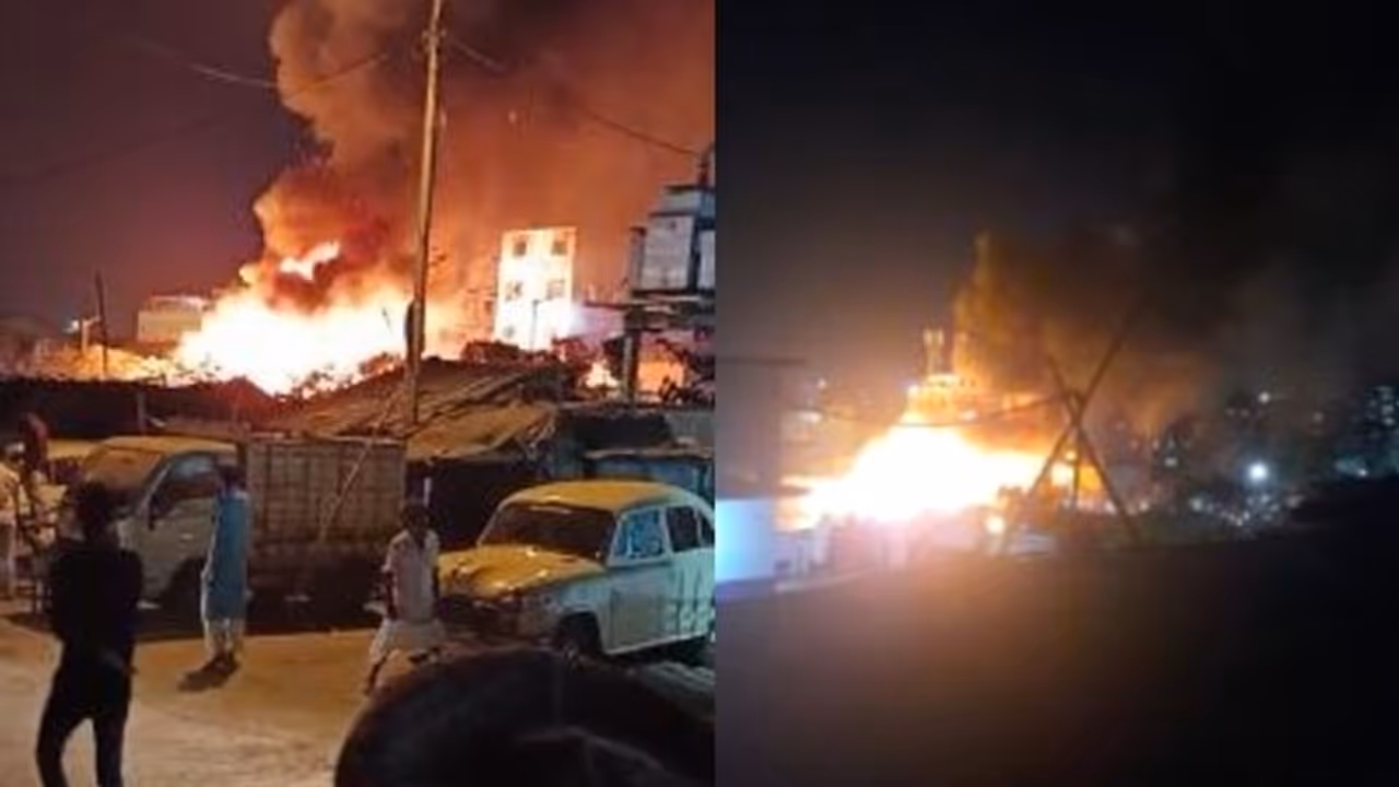 নারকেলডাঙায় বিধ্বংসী আগুন, পুড়ে ছাই এলাকা নারকেলডাঙায় বিধ্বংসী আগুন, পুড়ে ছাই এলাকা