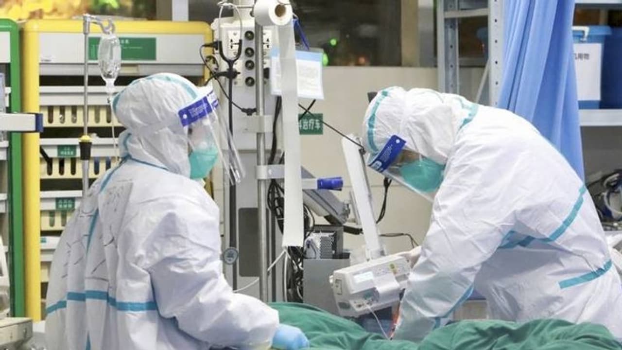 ഒമാനില് രണ്ട് മലയാളികള്ക്ക് കൊവിഡ് സ്ഥിരീകരിച്ചു; സ്ഥലത്തെ മറ്റ് മലയാളികള് ആശങ്കയില് ഒമാനില് രണ്ട് മലയാളികള്ക്ക് കൊവിഡ് സ്ഥിരീകരിച്ചു; സ്ഥലത്തെ മറ്റ് മലയാളികള് ആശങ്കയില്