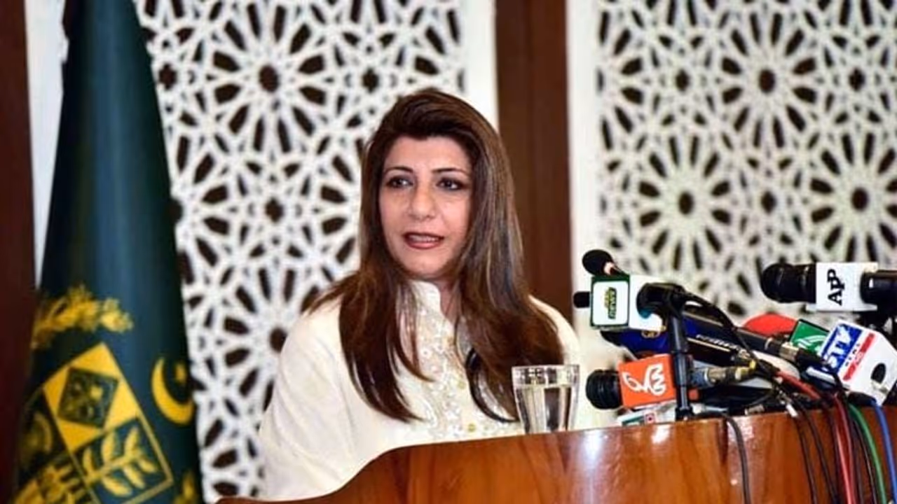 பாகிஸ்தானியர்களின் கனவில் கூட இந்தியாதான்..!! ஆயிஷா பாருக்கியின் நீலிக்கண்ணீர் ட்ராமா..??