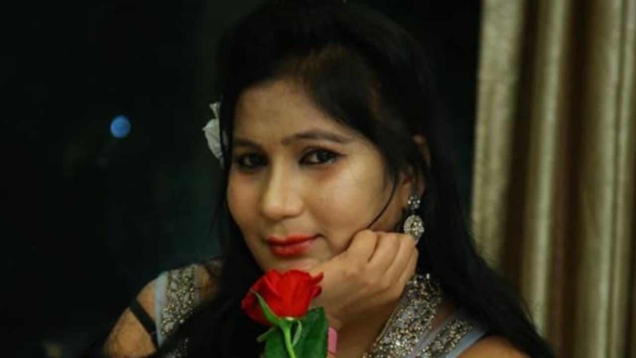 ಅಪಾರ್ಟ್ಮೆಂಟ್ ಬೆಡ್ ಮೇಲೆ ಆಂಕರ್ ಕಂ ನಟಿಯ ಮೃತದೇಹ! ಅಪಾರ್ಟ್ಮೆಂಟ್ ಬೆಡ್ ಮೇಲೆ ಆಂಕರ್ ಕಂ ನಟಿಯ ಮೃತದೇಹ!