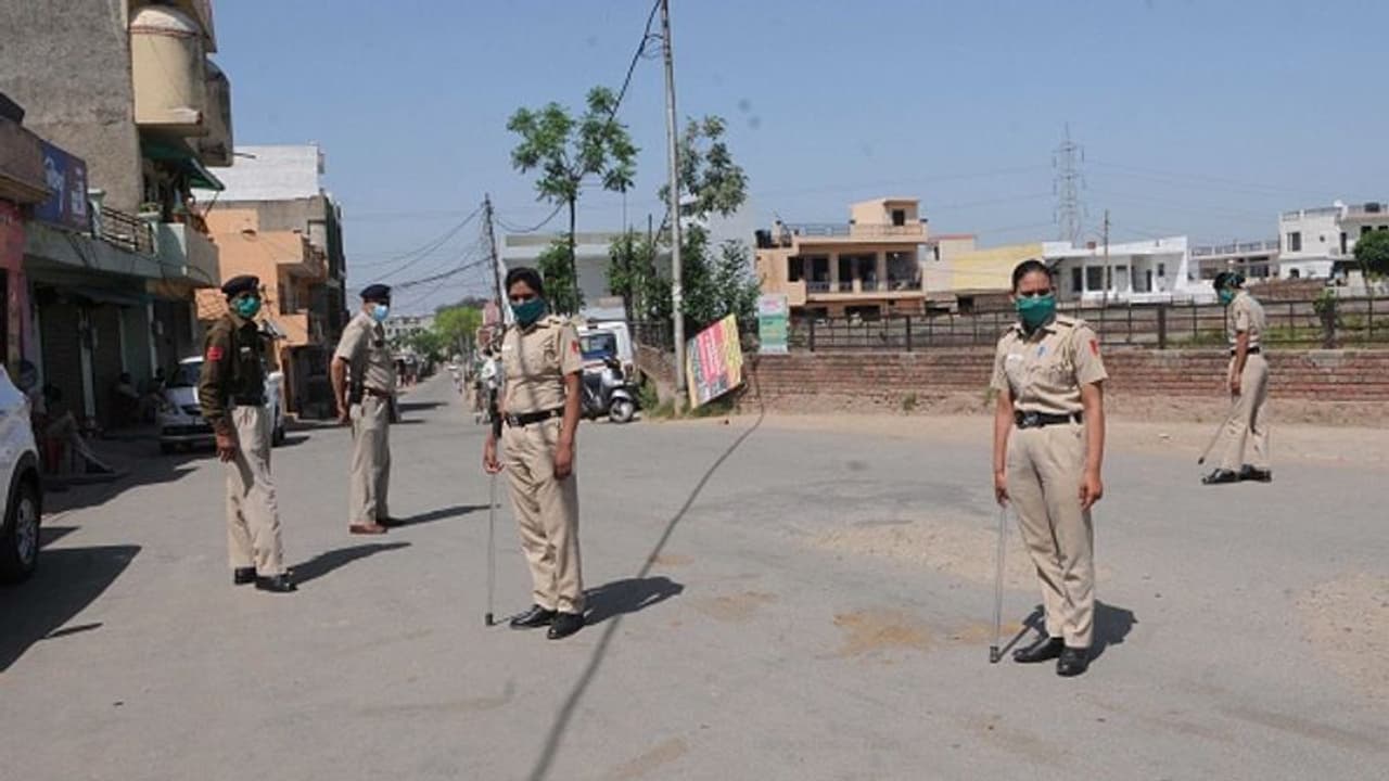ওড়িশার পথে হেঁটেই লকডাউন বাড়ল পঞ্জাব, রীতিমত উদ্বিগ্ন মুখ্যমন্ত্রী অমরিন্দর সিং ওড়িশার পথে হেঁটেই লকডাউন বাড়ল পঞ্জাব, রীতিমত উদ্বিগ্ন মুখ্যমন্ত্রী অমরিন্দর সিং
