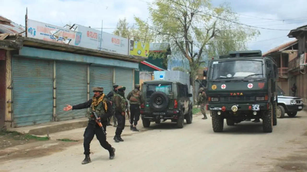 ফের জঙ্গি হামলায় রক্তাক্ত কাশ্মীর, শহিদ হলেন ২ সিআরপিএফ ও ১ পুলিশ আধিকারিক ফের জঙ্গি হামলায় রক্তাক্ত কাশ্মীর, শহিদ হলেন ২ সিআরপিএফ ও ১ পুলিশ আধিকারিক