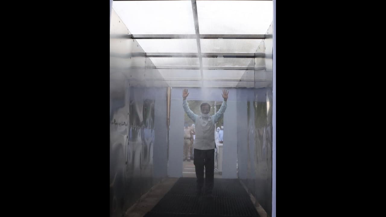 ആളുകളുടെ ദേഹത്ത് അണുനശീകരണി തളിക്കുന്നതിനെതിരെ ആരോഗ്യമന്ത്രാലയം ആളുകളുടെ ദേഹത്ത് അണുനശീകരണി തളിക്കുന്നതിനെതിരെ ആരോഗ്യമന്ത്രാലയം