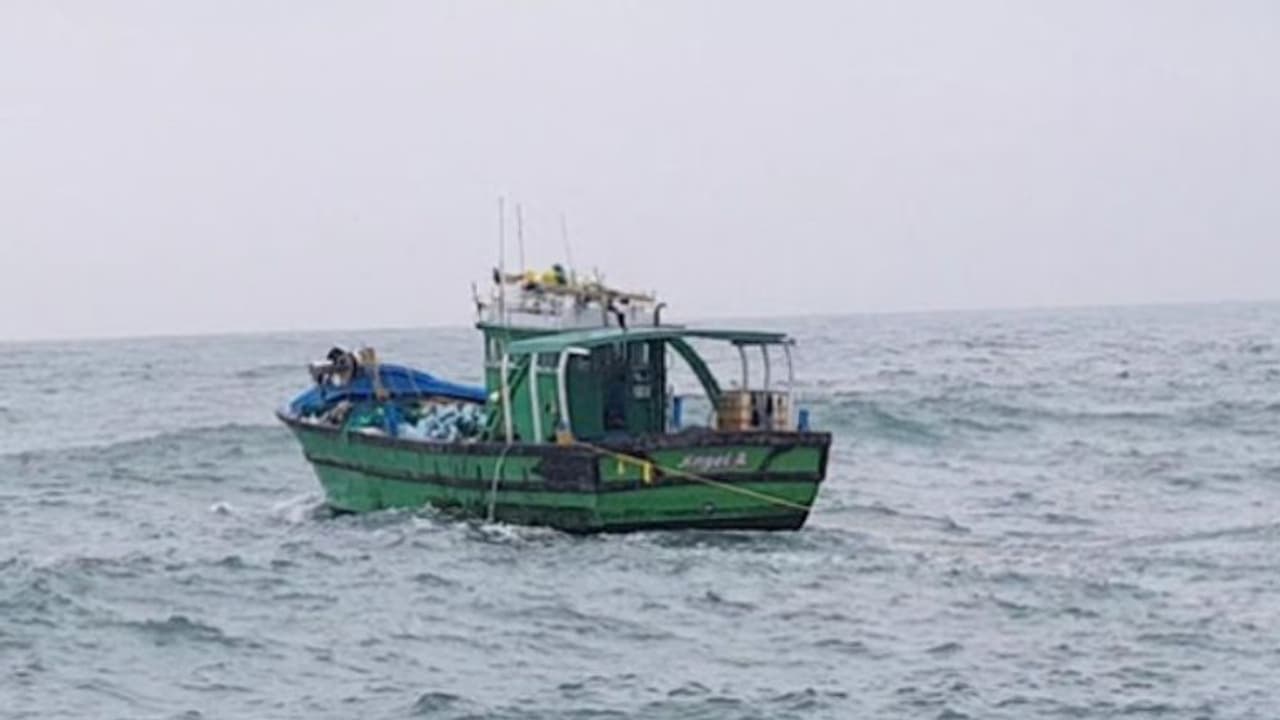 ഹൈ വോൾട്ടേജ് ലൈറ്റുമായി 'വചനം', ട്രെഷറിയിലെത്തിയത് 763600 രൂപ 