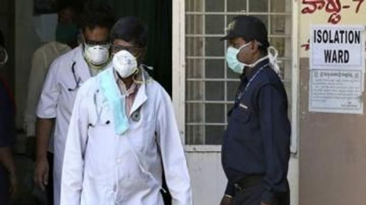 মেডিক্যাল কলেজে দুই করোনা পজিটিভের হদিশ, ৫০ জন চিকিৎসক স্বাস্থ্য়কর্মীর নমুনা পরীক্ষা মেডিক্যাল কলেজে দুই করোনা পজিটিভের হদিশ, ৫০ জন চিকিৎসক স্বাস্থ্য়কর্মীর নমুনা পরীক্ষা