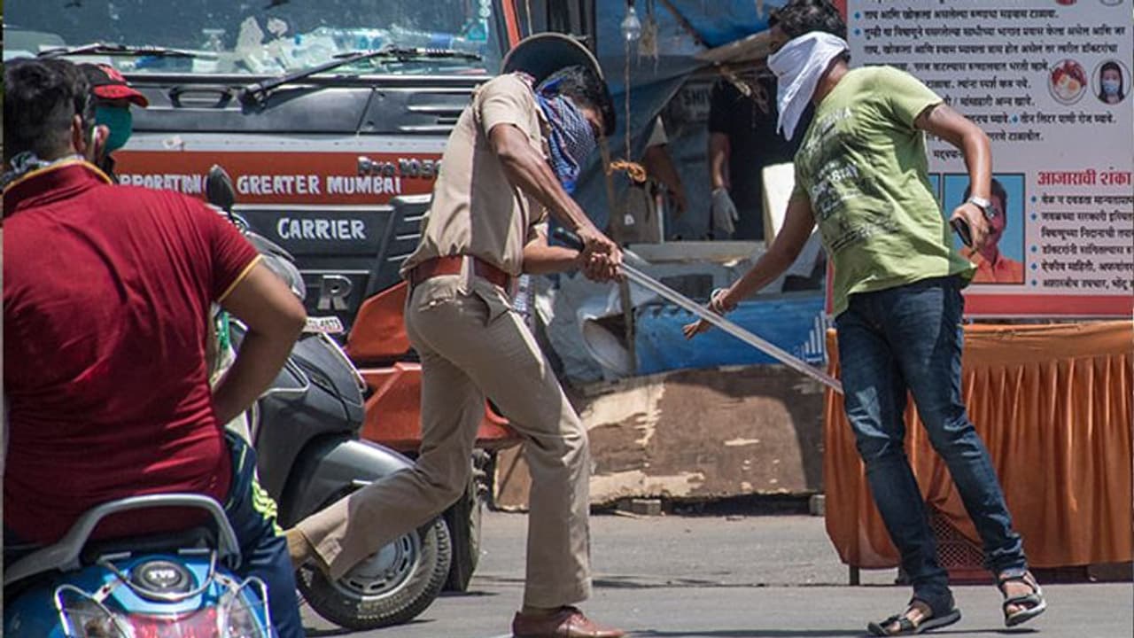ലോക്ക് ഡൗൺ കാലത്തെ പൊലീസ് നടപടി; 8 സംസ്ഥാനങ്ങളോട് റിപ്പോർട്ട് തേടി ദേശീയ മനുഷ്യാവകാശ കമ്മീഷൻ