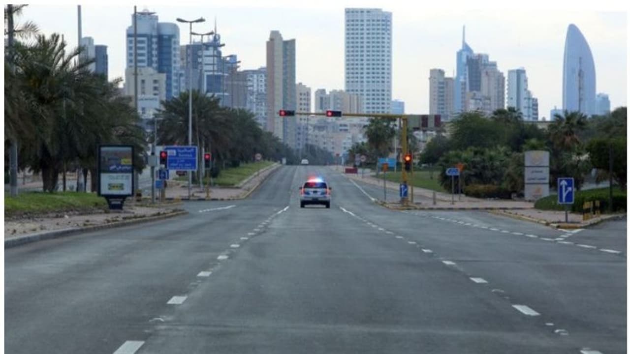 ലോക്ക് ഡൗണ് ലംഘിച്ച നാല് പ്രവാസികള് കസ്റ്റഡിയില്; നാടുകടത്തുമെന്ന് ആഭ്യന്തരമന്ത്രാലയം ലോക്ക് ഡൗണ് ലംഘിച്ച നാല് പ്രവാസികള് കസ്റ്റഡിയില്; നാടുകടത്തുമെന്ന് ആഭ്യന്തരമന്ത്രാലയം