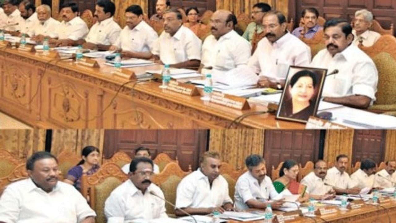 யார் யாருக்கு எவ்வளவு சொத்து..! வேட்டையை துவங்கிய லஞ்ச ஒழிப்புத்துறை..! கலக்கத்தில் முன்னாள் அமைச்சர்கள்.! யார் யாருக்கு எவ்வளவு சொத்து..! வேட்டையை துவங்கிய லஞ்ச ஒழிப்புத்துறை..! கலக்கத்தில் முன்னாள் அமைச்சர்கள்.!