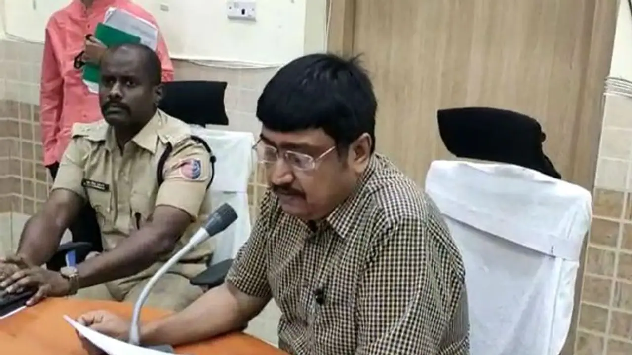 পুরুলিয়ায় ১০ বছরের বালকের মৃত্যু অনাহারে নয়, সাফ জানিয়ে প্রমাণ পেশ জেলাশাসকের পুরুলিয়ায় ১০ বছরের বালকের মৃত্যু অনাহারে নয়, সাফ জানিয়ে প্রমাণ পেশ জেলাশাসকের