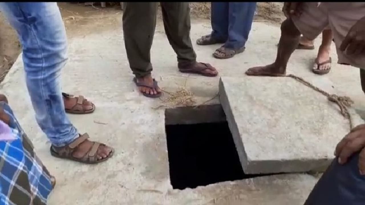 চেম্বার পরিষ্কার করতে গিয়ে ঘটল বিপর্যয়, প্রাণ গেল দু'জনের চেম্বার পরিষ্কার করতে গিয়ে ঘটল বিপর্যয়, প্রাণ গেল দু'জনের