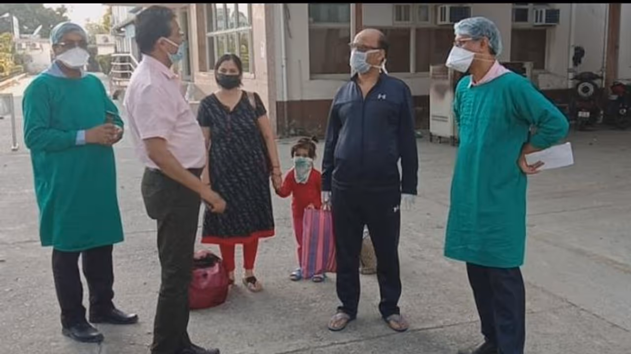 উত্তরবঙ্গে কোভিড আক্রান্ত চোখের ডাক্তার, ঝুঁকিতে আরও ২৭, আতঙ্ক স্বাস্থভবনেও উত্তরবঙ্গে কোভিড আক্রান্ত চোখের ডাক্তার, ঝুঁকিতে আরও ২৭, আতঙ্ক স্বাস্থভবনেও