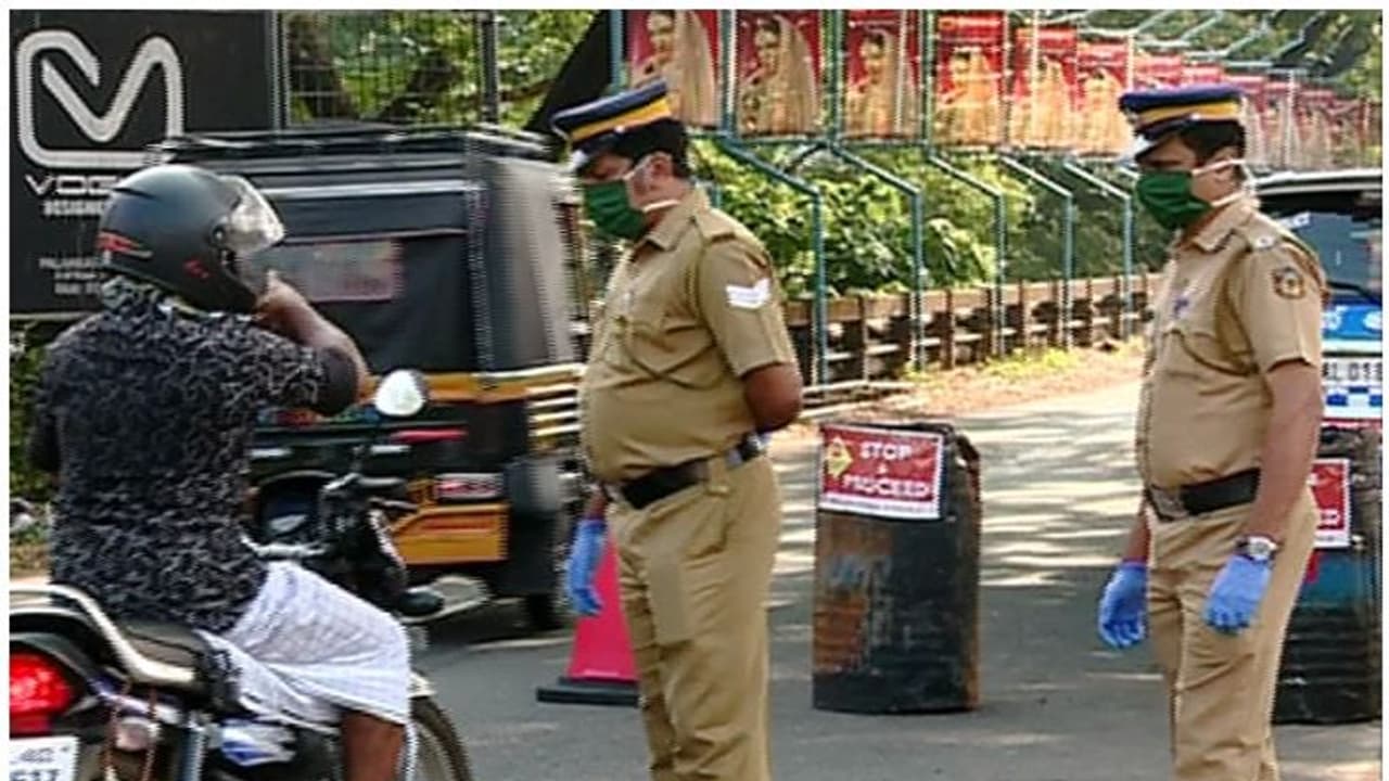 ലോക്ക് ഡൗണില് ഇളവ്? നാളത്തെ മന്ത്രിസഭാ യോഗം ചര്ച്ച ചെയ്യും ലോക്ക് ഡൗണില് ഇളവ്? നാളത്തെ മന്ത്രിസഭാ യോഗം ചര്ച്ച ചെയ്യും