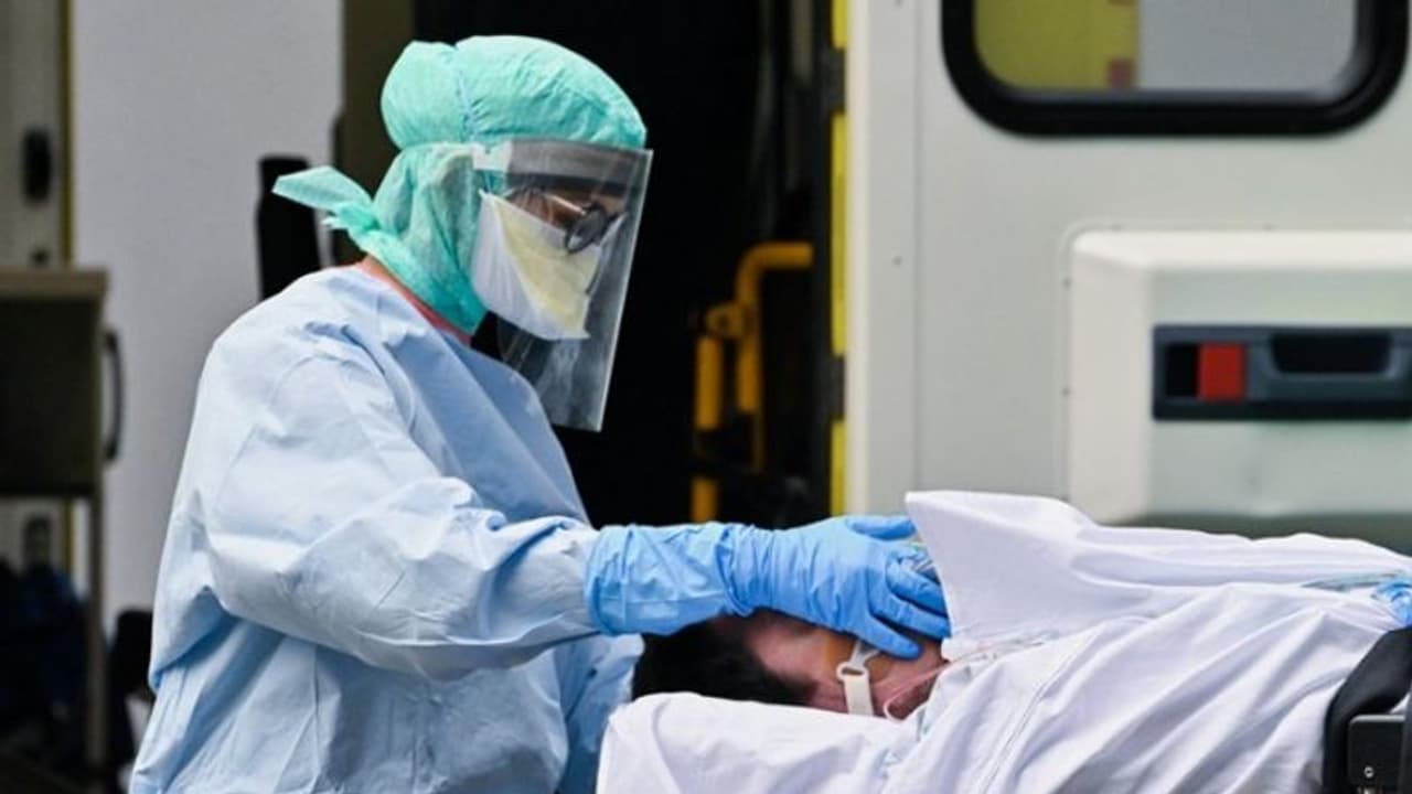 ദില്ലി പോലെയല്ല കേരളം സുരക്ഷിതം; കൊവിഡ് മരണങ്ങള്ക്ക് പിന്നിലെ മറ്റൊരു കാരണം പറഞ്ഞ് പഠനം ! ദില്ലി പോലെയല്ല കേരളം സുരക്ഷിതം; കൊവിഡ് മരണങ്ങള്ക്ക് പിന്നിലെ മറ്റൊരു കാരണം പറഞ്ഞ് പഠനം !