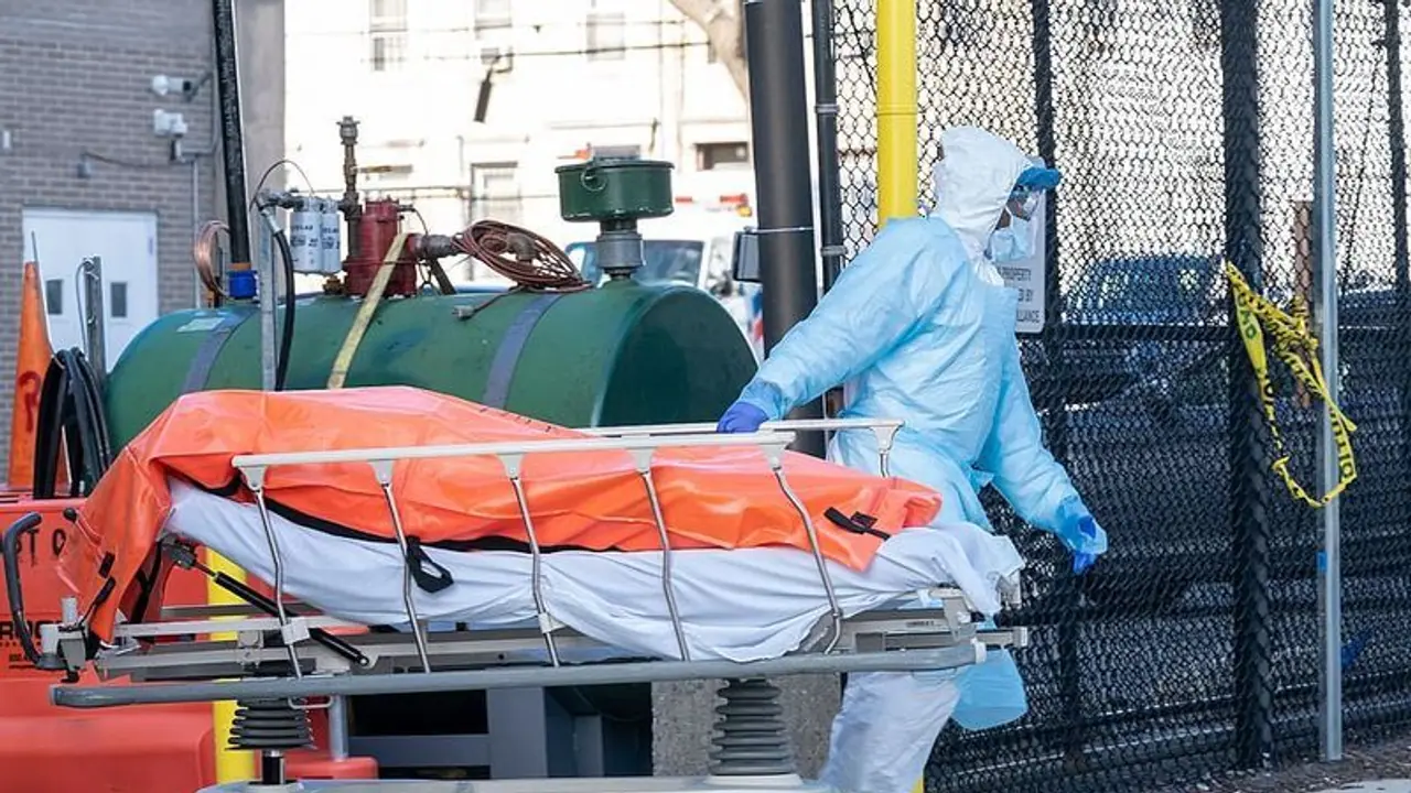 கொத்துக் கொத்தாக மக்கள் உயிரிழப்பதை தாங்கமுடியாமல் பெண் மருத்துவர் தற்கொலை..!! நியூயார்க்கில் அதிர்ச்சி..!! கொத்துக் கொத்தாக மக்கள் உயிரிழப்பதை தாங்கமுடியாமல் பெண் மருத்துவர் தற்கொலை..!! நியூயார்க்கில் அதிர்ச்சி..!!