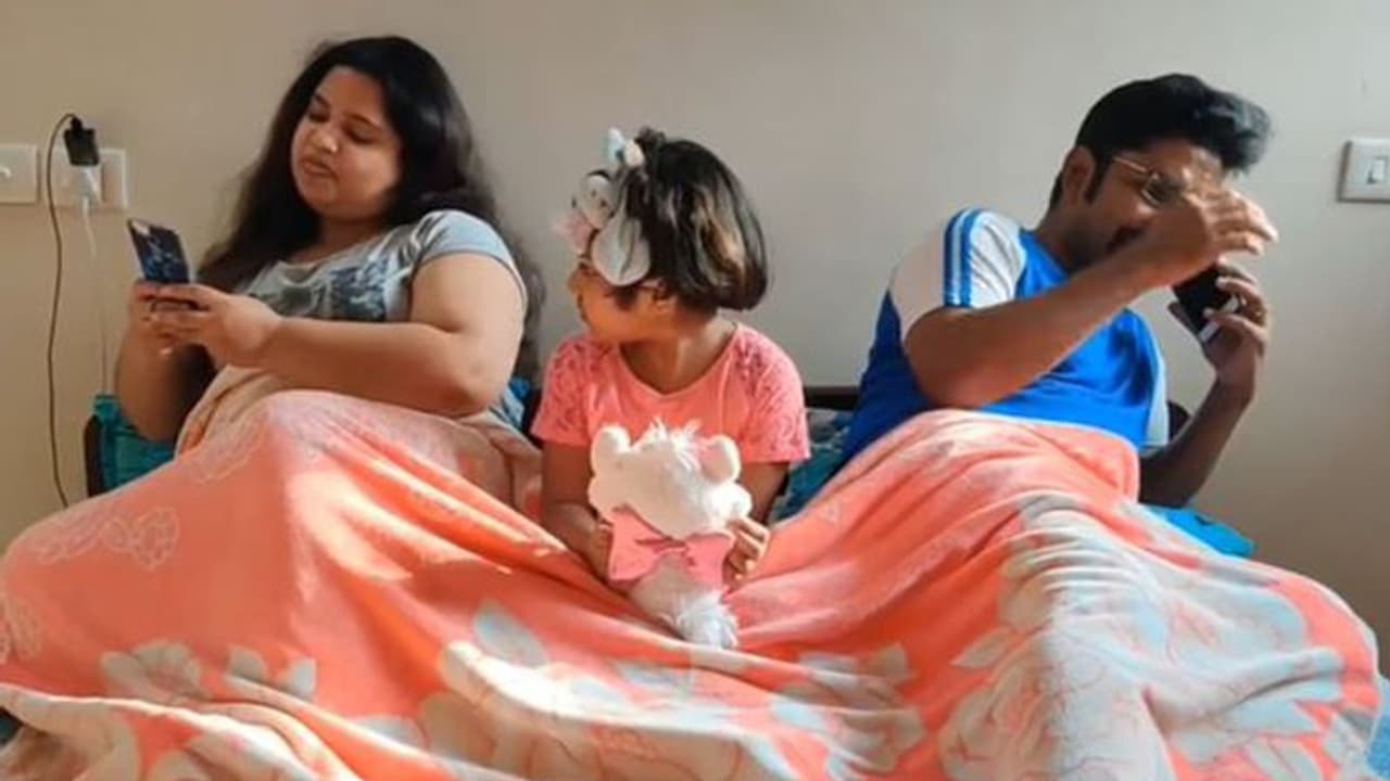 ഈ ലോക് ഡൗൺ കാലം രക്ഷിതാക്കൾ മൊബെെൽ മാറ്റിവയ്ക്കൂ, കുട്ടികൾക്കൊപ്പം സമയം ചെലവിടൂ ; വീഡിയോ കാണാം ഈ ലോക് ഡൗൺ കാലം രക്ഷിതാക്കൾ മൊബെെൽ മാറ്റിവയ്ക്കൂ, കുട്ടികൾക്കൊപ്പം സമയം ചെലവിടൂ ; വീഡിയോ കാണാം