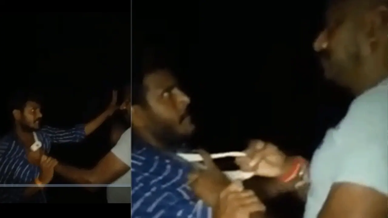 ட்ரான்ஸ்பார்மரை ஆப் செய்து இருட்டில் இளைஞரை கொடூரமாக தாக்கும் போலீஸ் இன்ஸ்பெக்டர்..! வைரலாகும் வீடியோ...!! ட்ரான்ஸ்பார்மரை ஆப் செய்து இருட்டில் இளைஞரை கொடூரமாக தாக்கும் போலீஸ் இன்ஸ்பெக்டர்..! வைரலாகும் வீடியோ...!!