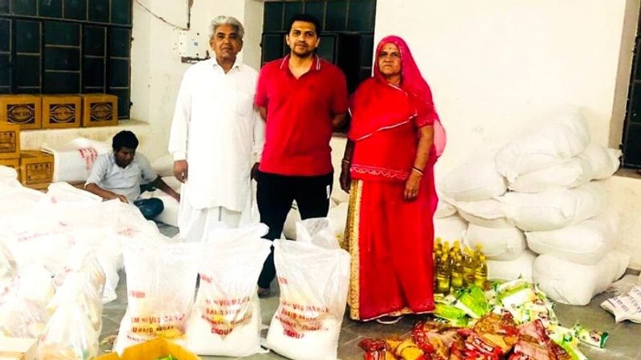 6000 കുടുംബങ്ങൾക്ക് ഭക്ഷ്യ കിറ്റ് വിതരണം ചെയ്ത് ഇൻകം ടാക്സ് ഡെപ്യൂട്ടി കമ്മീഷണറുടെ കൃഷിക്കാരായ മാതാപിതാക്കള് 6000 കുടുംബങ്ങൾക്ക് ഭക്ഷ്യ കിറ്റ് വിതരണം ചെയ്ത് ഇൻകം ടാക്സ് ഡെപ്യൂട്ടി കമ്മീഷണറുടെ കൃഷിക്കാരായ മാതാപിതാക്കള്