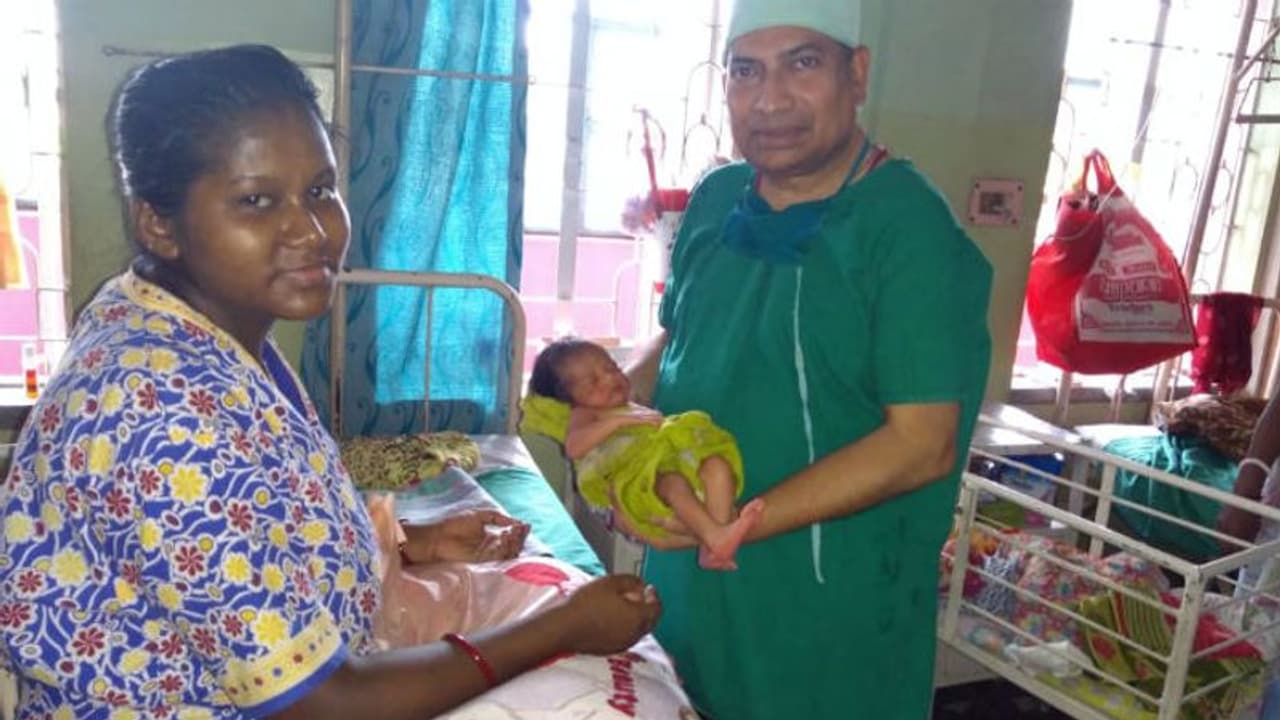 দ্রুত কমছে গর্ভজাত সন্তানের হার্টবিট, এরপর অলৌকিক কাহিনি লিখলেন ডাক্তার কৌশিক চৌধুরী দ্রুত কমছে গর্ভজাত সন্তানের হার্টবিট, এরপর অলৌকিক কাহিনি লিখলেন ডাক্তার কৌশিক চৌধুরী