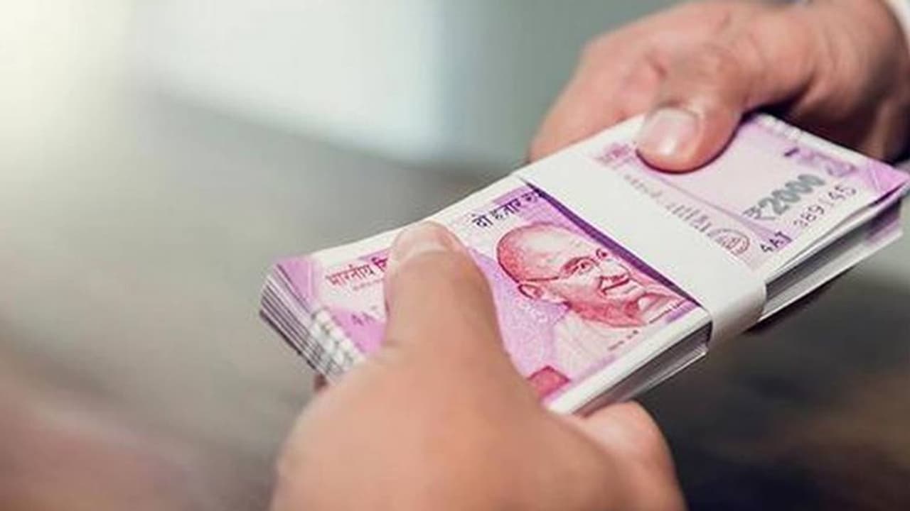 বড়সড় রদবদল, ১ লা সেপ্টেম্বর থেকে সরাসরি কোপ পড়তে পারে মধ্যবিত্তের পকেটে