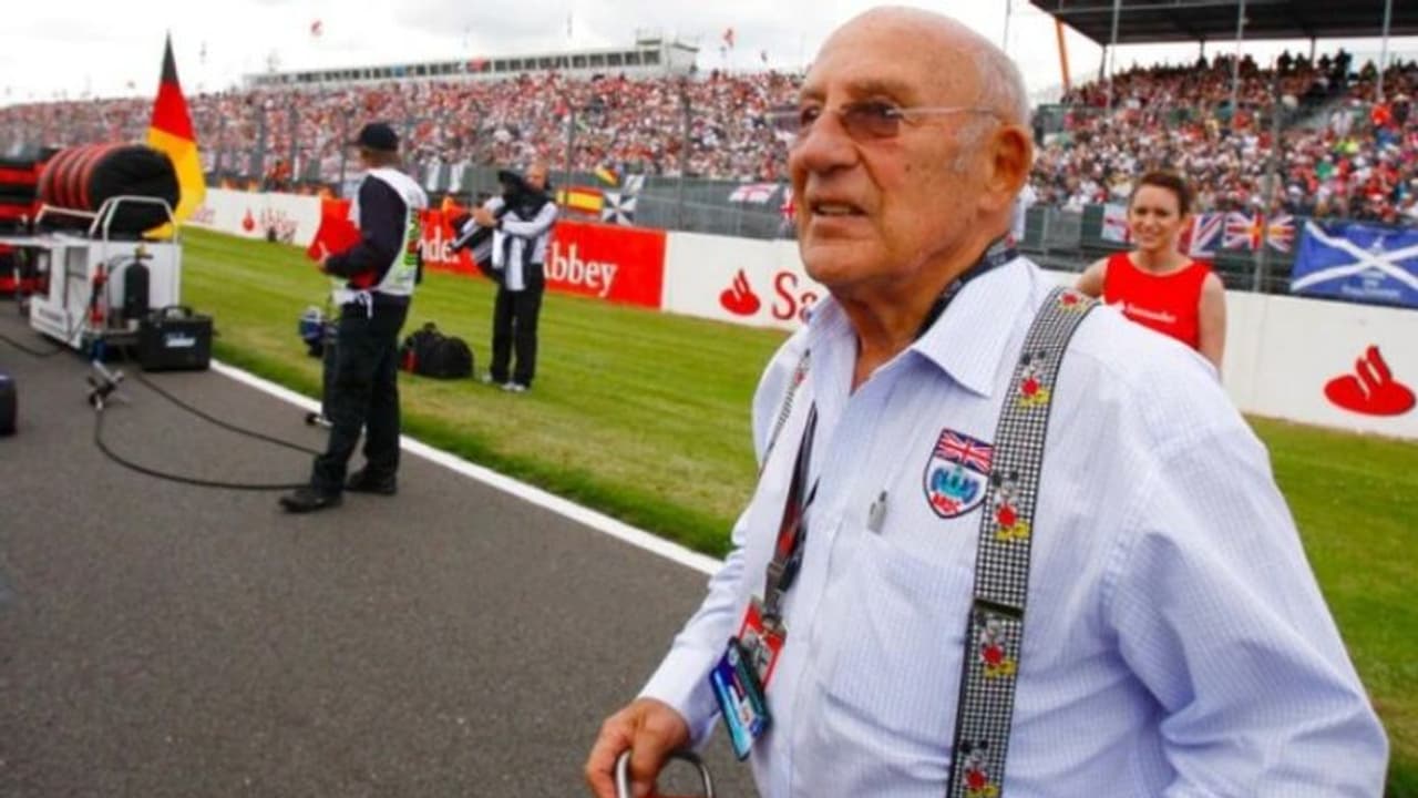 റേസിംഗ് ട്രാക്കിലെ വേഗരാജാവ് സ്റ്റിർലിങ് മോസ് അന്തരിച്ചു; വിടവാങ്ങിയത് 90 ാം വയസില് റേസിംഗ് ട്രാക്കിലെ വേഗരാജാവ് സ്റ്റിർലിങ് മോസ് അന്തരിച്ചു; വിടവാങ്ങിയത് 90 ാം വയസില്