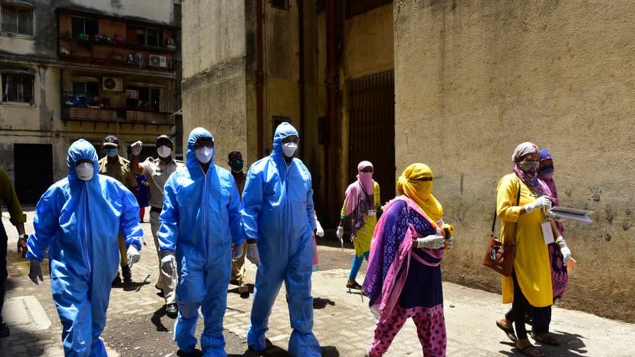 করোনার গ্রাসে প্রায় অর্দ্ধেক ভারত, দেশে আক্রান্তের সংখ্যা ছাড়াল ৯ হাজারের গণ্ডি