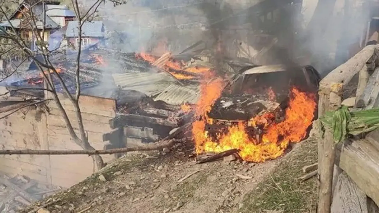 'কাশ্মীরে জীবন অর্থহীন', দুদিন ধরে মৃত ভাইপোর মস্তিষ্ক কুড়োলেন কাকা