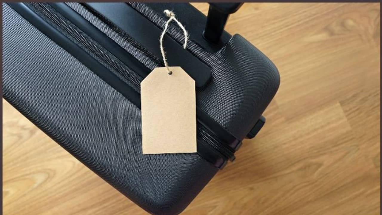 കാമുകിയെ ട്രോളി ബാഗില്‍ ഒളിപ്പിച്ച് ഹോസ്റ്റലില്‍ കടത്താന്‍ ശ്രമിച്ചു; കെയര്‍ടേക്കര്‍ കൈയോടെ പിടികൂടി