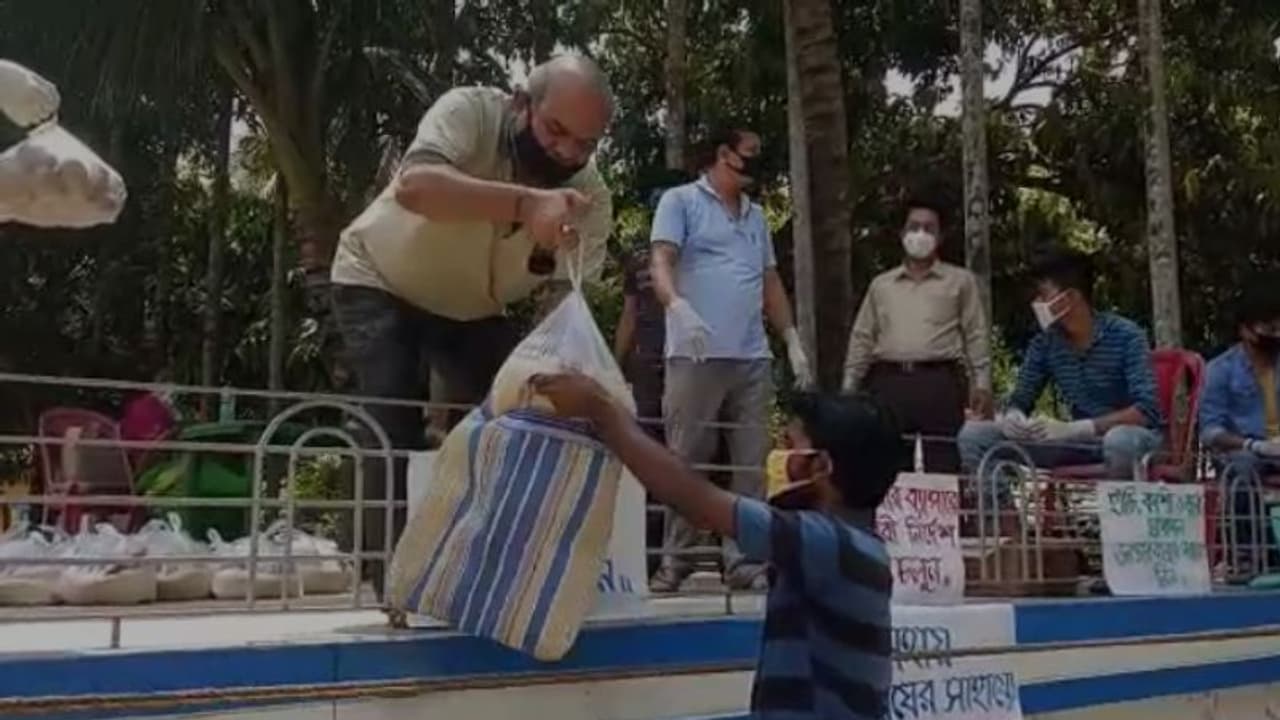 লকডাউনের জেরে বন্ধ চড়ক, বরাদ্দ অর্থ কাজে লাগানো হচ্ছে ত্রানের কাজে লকডাউনের জেরে বন্ধ চড়ক, বরাদ্দ অর্থ কাজে লাগানো হচ্ছে ত্রানের কাজে