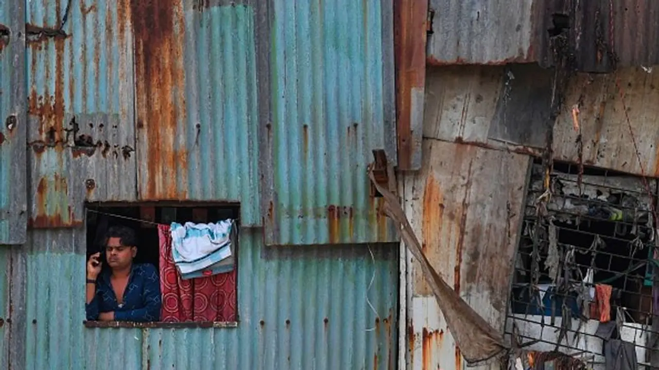 'ট্রাম্পের ওষুধ' জন্য জেদ ধরেছে ধারাভি, কাজ নেই খাবার নেই আছে শুধু হাহাকার 'ট্রাম্পের ওষুধ' জন্য জেদ ধরেছে ধারাভি, কাজ নেই খাবার নেই আছে শুধু হাহাকার