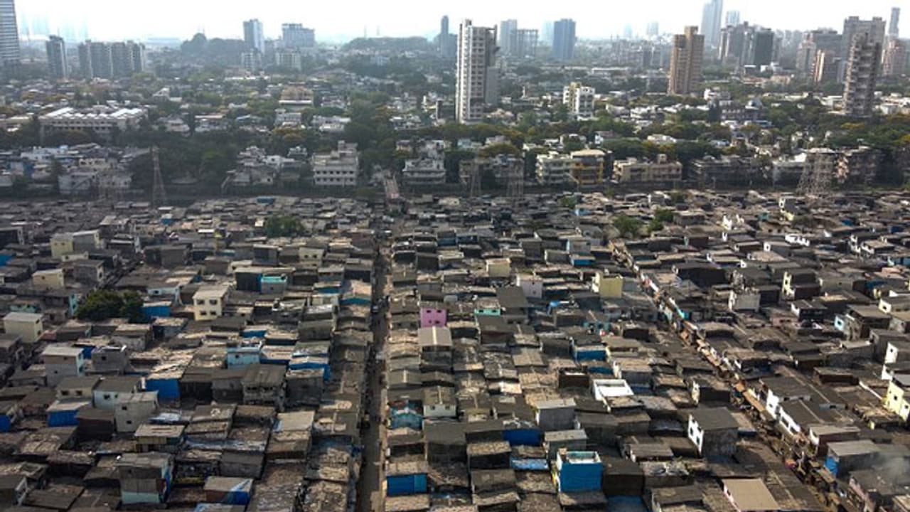 தாராவியில் தாறுமாறாக உருவெடுக்கும் கொரோனா... 60 பேருக்கு தொற்று உறுதி...! தாராவியில் தாறுமாறாக உருவெடுக்கும் கொரோனா... 60 பேருக்கு தொற்று உறுதி...!