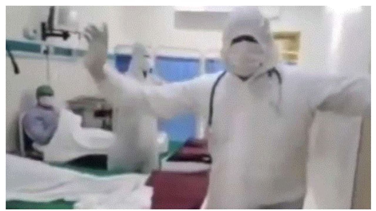 আক্রান্তের সংখ্যা ৫ হাজার ছাড়িয়েছে, নাচতে ব্যস্ত পাক চিকিৎসকরা, ভিডিও শেয়ার করলেন গম্ভীর