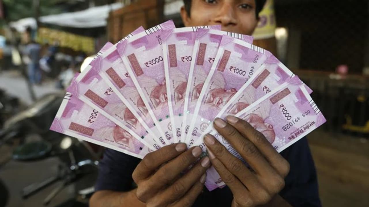 মাত্র ৩৩ টাকা বিনিয়োগেই হয়ে যাবেন কোটিপতি, মিলবে মোটা অঙ্কের রিটার্নও মাত্র ৩৩ টাকা বিনিয়োগেই হয়ে যাবেন কোটিপতি, মিলবে মোটা অঙ্কের রিটার্নও