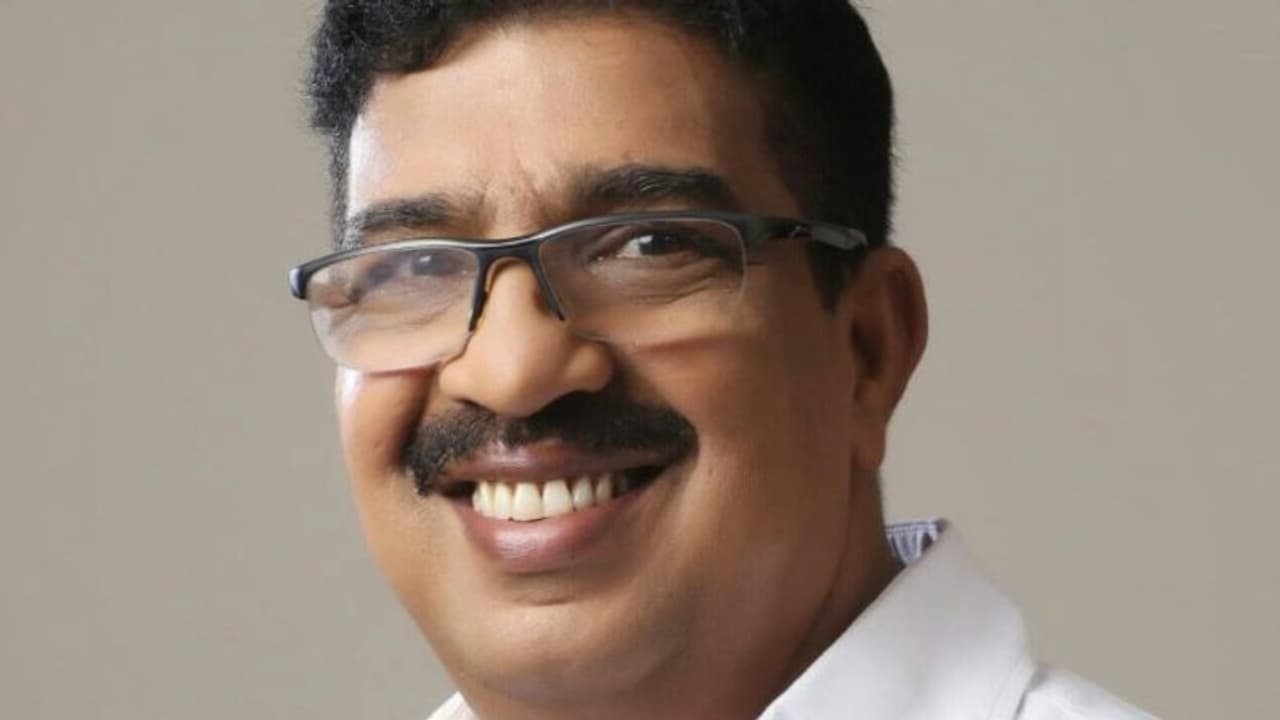 വിഭാഗീയത സൃഷ്ടിക്കുന്ന വാട്സ്ആപ്പ് സന്ദേശം; ലീഗ് എംഎൽഎക്കെതിരെ പരാതിയുമായി ഡിവൈഎഫ്ഐ വിഭാഗീയത സൃഷ്ടിക്കുന്ന വാട്സ്ആപ്പ് സന്ദേശം; ലീഗ് എംഎൽഎക്കെതിരെ പരാതിയുമായി ഡിവൈഎഫ്ഐ