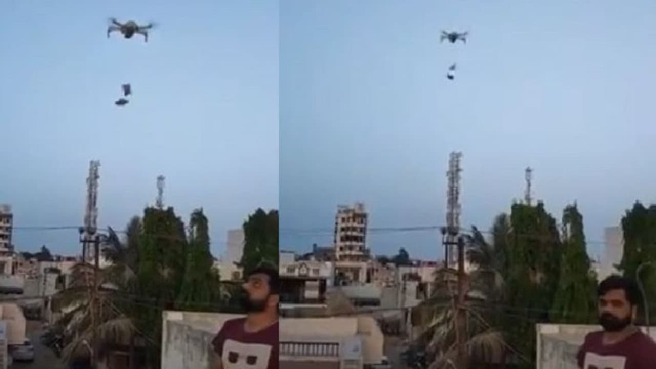 ಗೆಳೆಯನಿಗೆ ಡ್ರೋನ್ ಮೂಲಕ ಬಂತು ಪಾನ್ ಬೀಡಾ, ಯುವಕನ ಐಡಿಯಾಗೆ ಪೊಲೀಸರಿಂದ ಭರ್ಜರಿ ಗಿಫ್ಟ್! ಗೆಳೆಯನಿಗೆ ಡ್ರೋನ್ ಮೂಲಕ ಬಂತು ಪಾನ್ ಬೀಡಾ, ಯುವಕನ ಐಡಿಯಾಗೆ ಪೊಲೀಸರಿಂದ ಭರ್ಜರಿ ಗಿಫ್ಟ್!