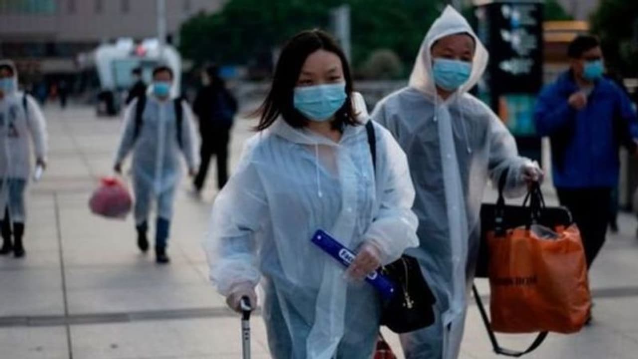 చైనాలో మళ్లీ కరోనా భయం.. వాళ్లని పట్టుకుంటే రూ.54వేలు నగదు బహుమతి చైనాలో మళ్లీ కరోనా భయం.. వాళ్లని పట్టుకుంటే రూ.54వేలు నగదు బహుమతి