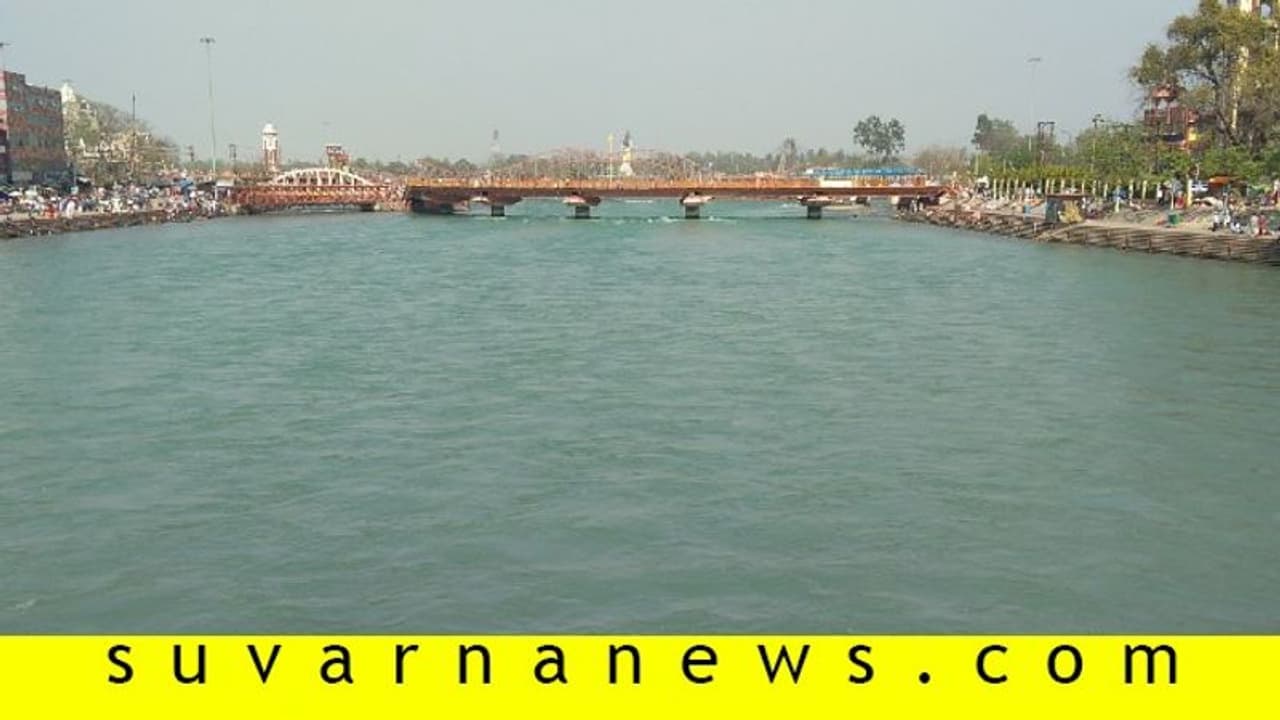 ಗಂಗಾ ನದಿ ನೀರು ಈಗ ಕುಡಿಯಲು ಯೋಗ್ಯ: ಬರಿಗಣ್ಣಿಗೆ ಕಾಣುತ್ತಿವೆ ಜಲಚರಗಳು! ಗಂಗಾ ನದಿ ನೀರು ಈಗ ಕುಡಿಯಲು ಯೋಗ್ಯ: ಬರಿಗಣ್ಣಿಗೆ ಕಾಣುತ್ತಿವೆ ಜಲಚರಗಳು!